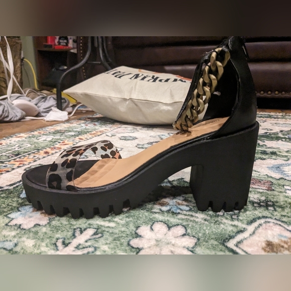 Black Heeled Sandals w/ chain Strap. Zip-up - Picture 4 of 7